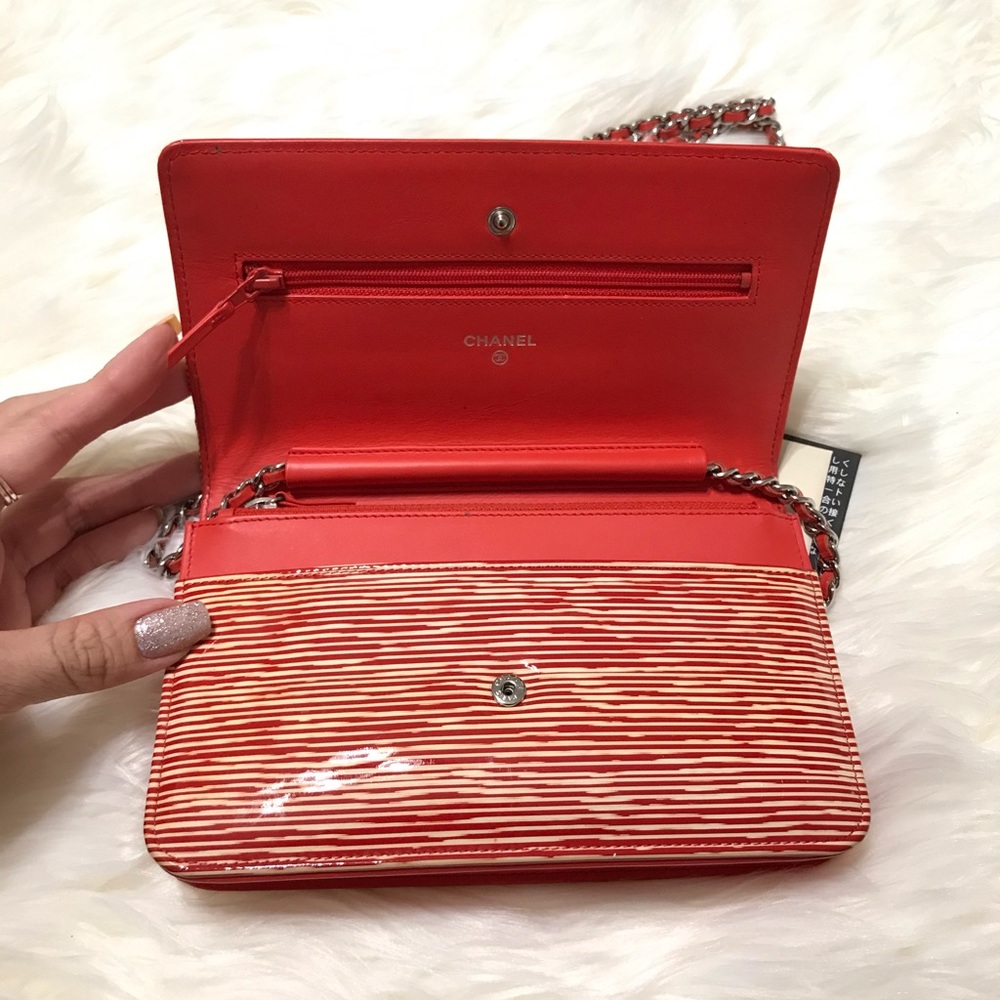 {CHANEL} ULTRA RARE Red Stripes Patent WOC - Picture 4 of 9